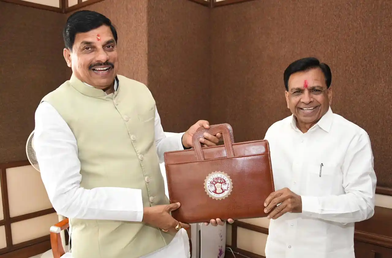 मुख्यमंत्री मोहन यादव ने वित्त मंत्री जगदीश देवड़ा का बढ़ाया उत्साह, दीं मंगलकामनाएं!