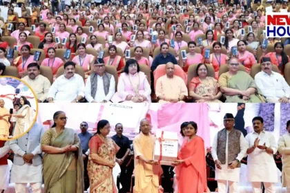 CM Yogi Adityanath distributing smartphones to Anganwadi workers at Lok Bhavan Lucknow